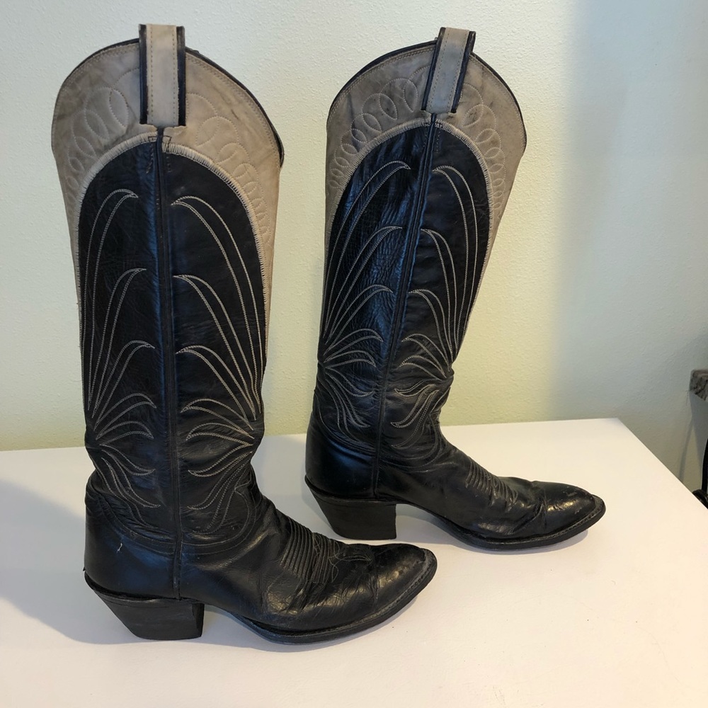 Used women’s Tony Lama boots